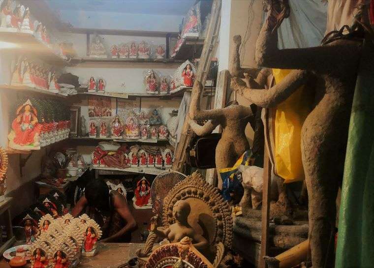 Durga Puja Kolkata guide - Kumortuli idol making