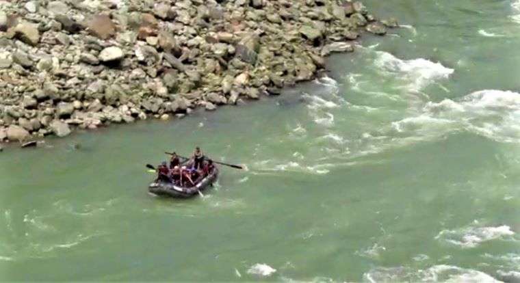 Rafting through the rapids at Teesta