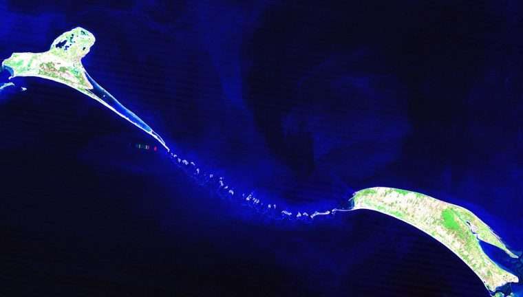 Sattelite image of the ancient Ram Setu connecting Dhanushkodi and Srilanka that is separated by the sea.