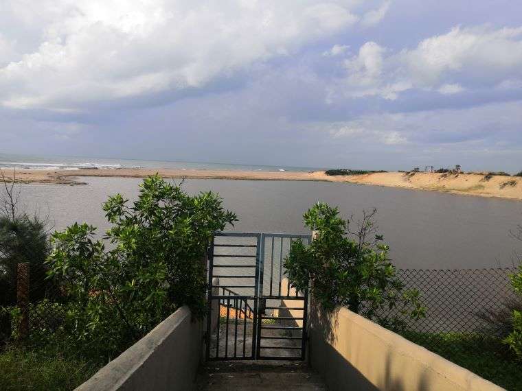 Gate to the private beach closed permanently