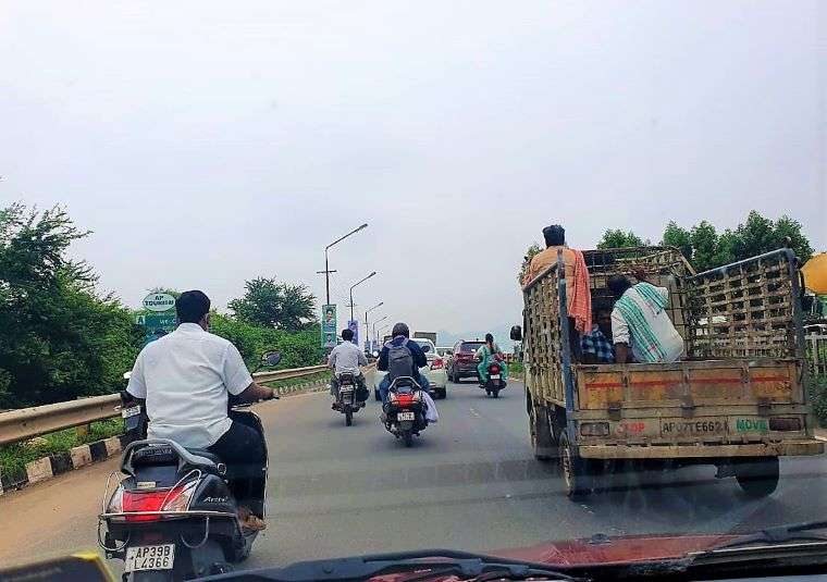 Road from Bangalore to Vizag, on the wway to vijayawada