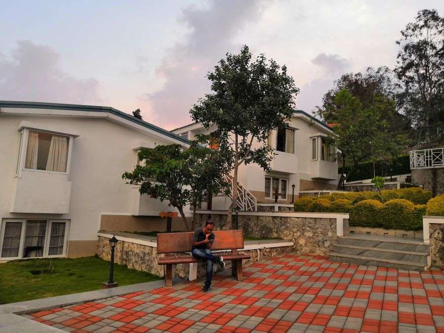 The Best Kodaikanal Itinerary for 3 Days in 2024 4 Beautiful hill-side white cottages with tall Nilgiri Trees all around. That's LaPoshe Kodaikanal - one of the best places to stay in Kodaikanal on your trip