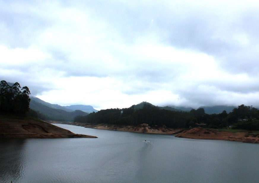 Matupetty lake reflecting the overcast sky as the evening approaches