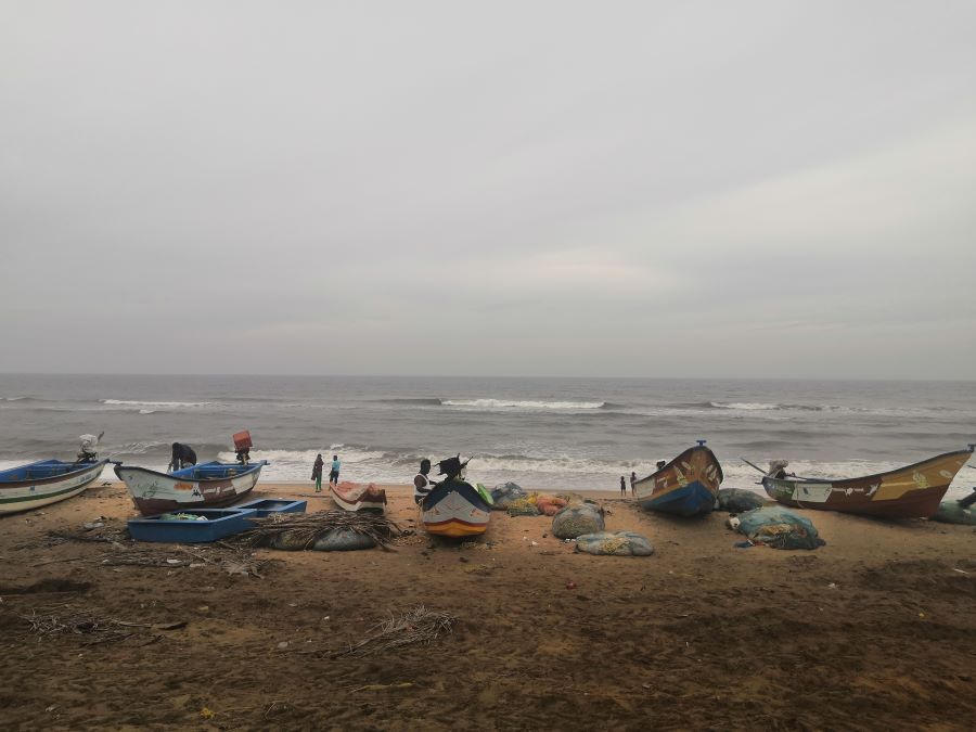 The Best 1-Day Mahabalipuram Itinerary And Travel Guide for 2024 10 Fishing boats at the Pallava Beach in Mahabalipuram trip