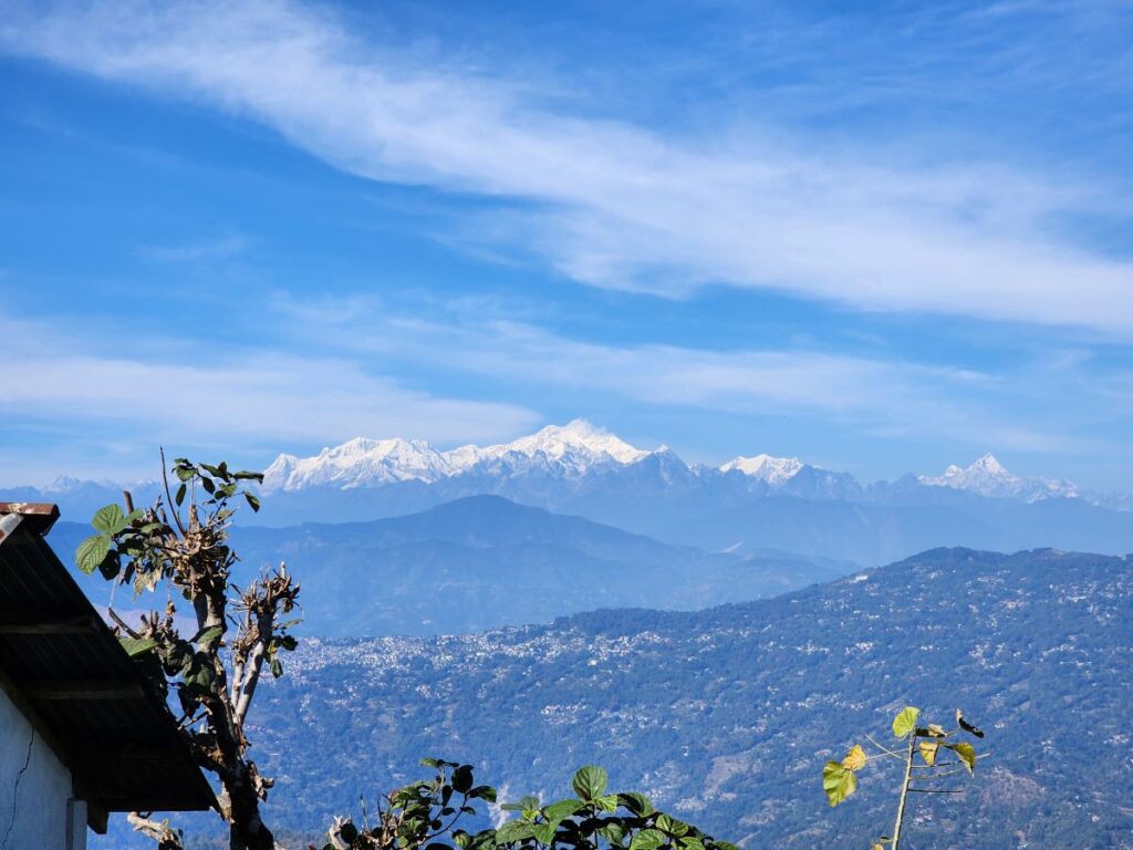 Top 17 Places with the Best Views of Kanchenjunga 14 Charkhole's stunning and unobstructed views of the Kanchenjunga range, highlighting the area's serene natural beauty.
