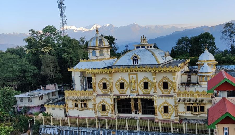 Top 17 Places with the Best Views of Kanchenjunga 15 Sai Mandir in Namchi with Kanchenjunga as backdrop